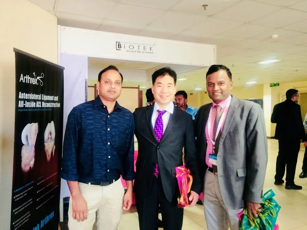 Dr. Himanshu Gaur at an ACL reconstruction professional training event