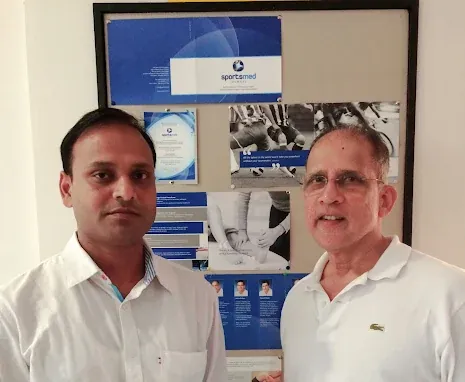 Dr. Himanshu Gaur during arthroscopy and sports medicine training at Sportsmed Mumbai